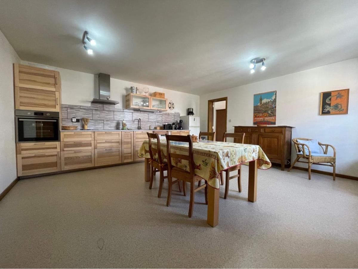 Spacieux Appartement Монс Екстер'єр фото